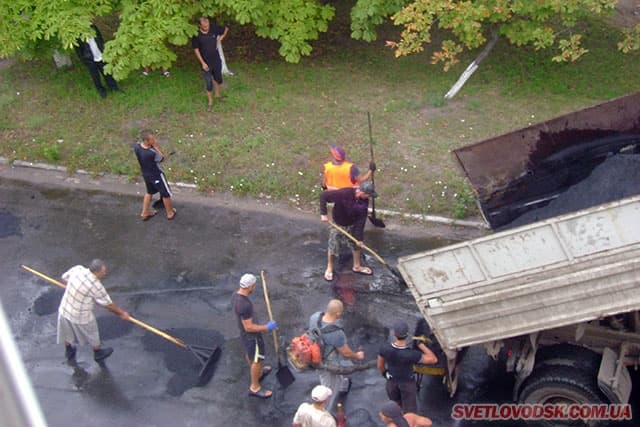 На Львівщині штрафуватимуть за ремонт дороги у дощ