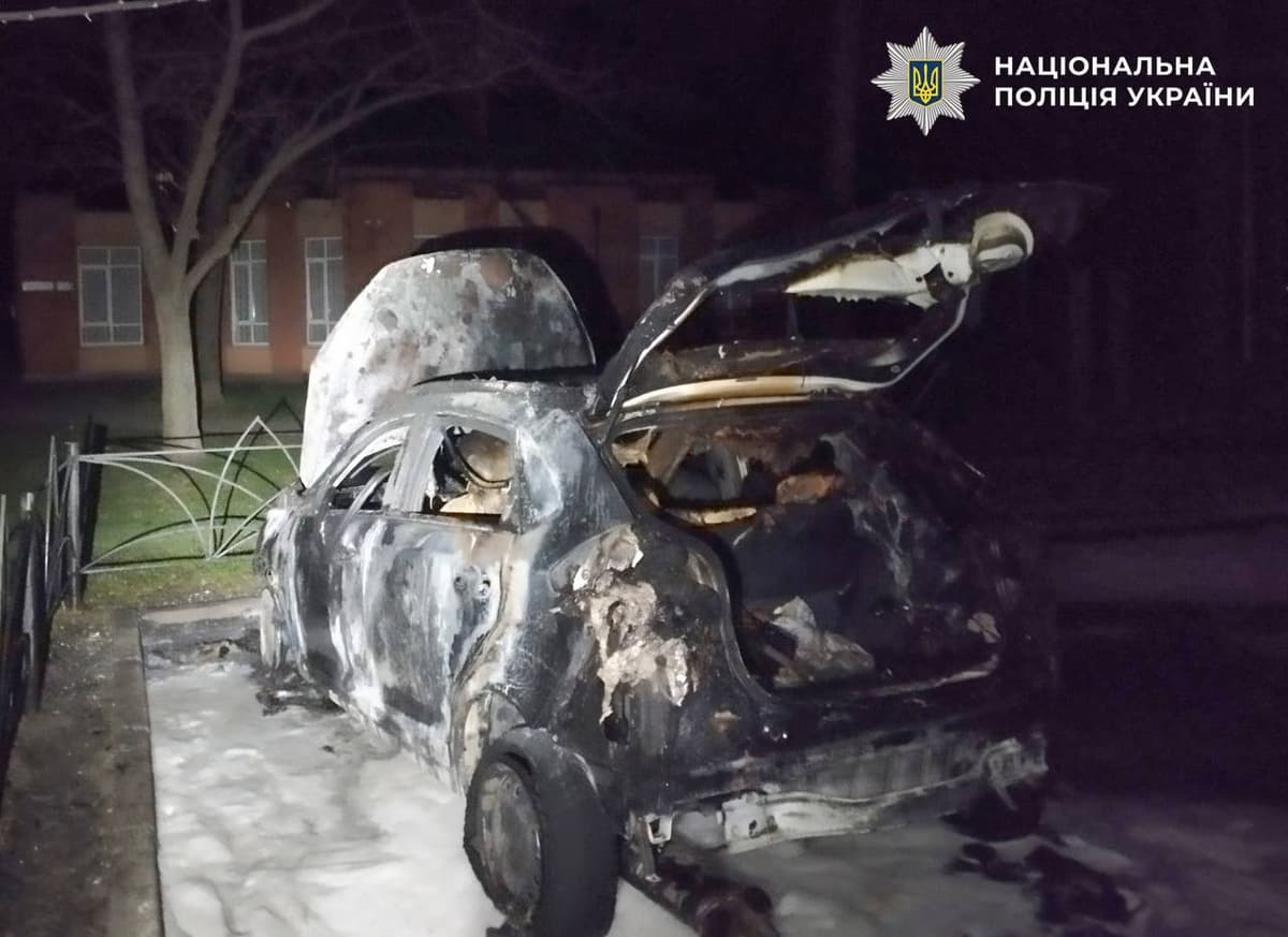 Працював на спецслужби рф: у Києві затримали 24-річного іноземця, який підпалював цивільні авто під виглядом військових