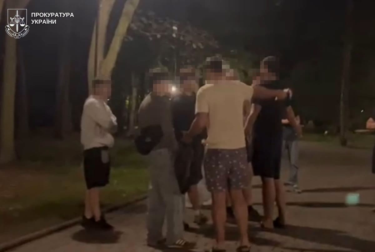 У Львові двоє нетверезих чоловіків влаштували конфлікт із підлітками: 16-річного хлопця поранили