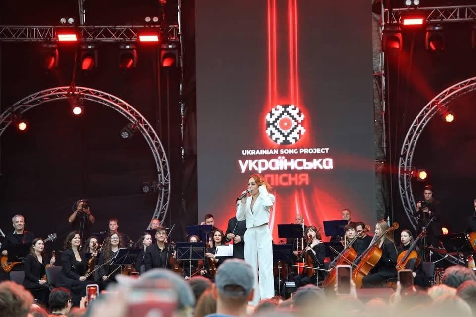 Олена Тополя на сцені фестивалю "Українська пісня"