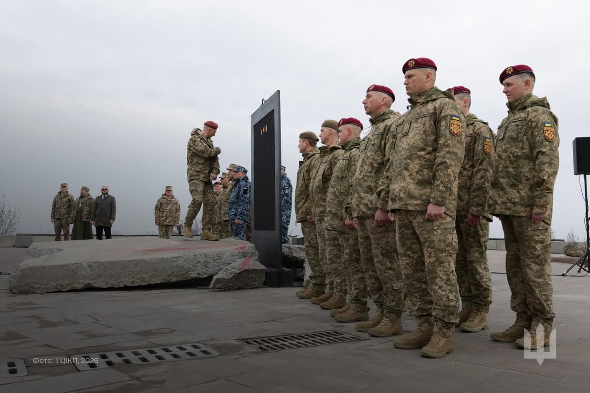 У центрі Києва відкрили пам’ятний знак до річниці визволення Київщини від окупантів