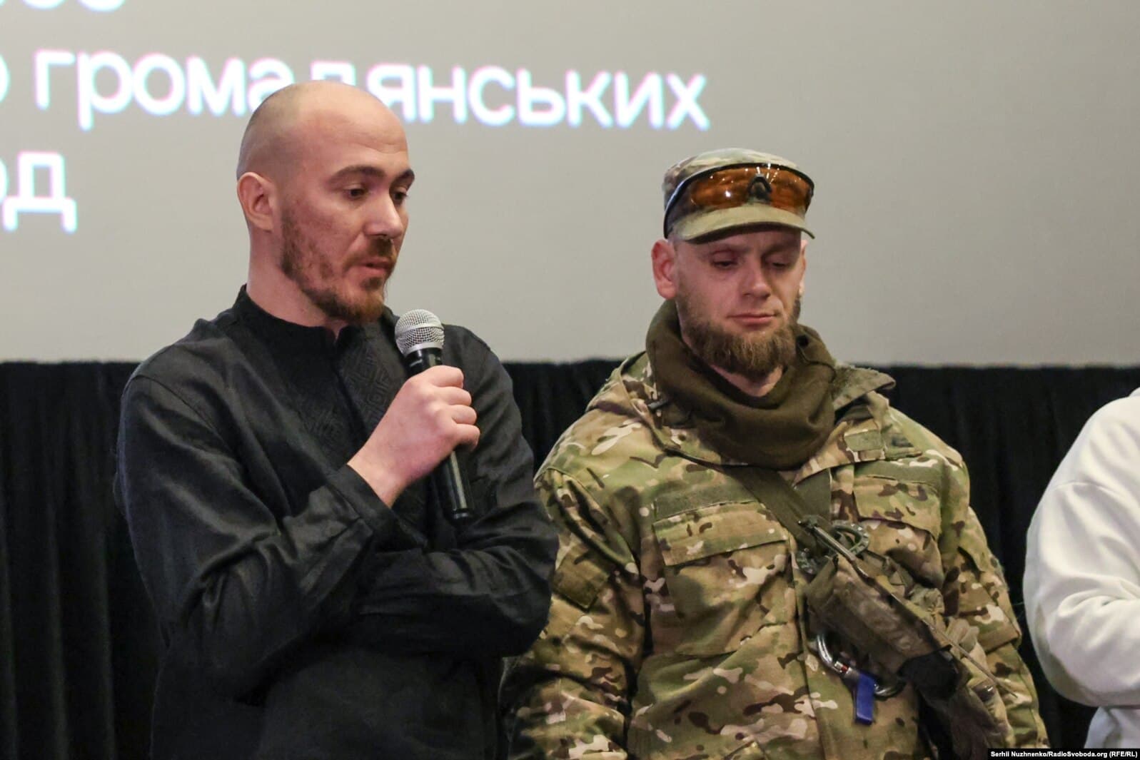 Автор фільму Мар’ян Кушнір та керівник АДВІС «Плацдарм» Олексій Юков / фото Радіо Свобода.