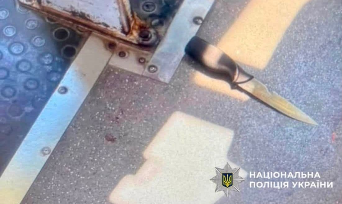 У львівській маршрутці жінка поранила ножем пасажира