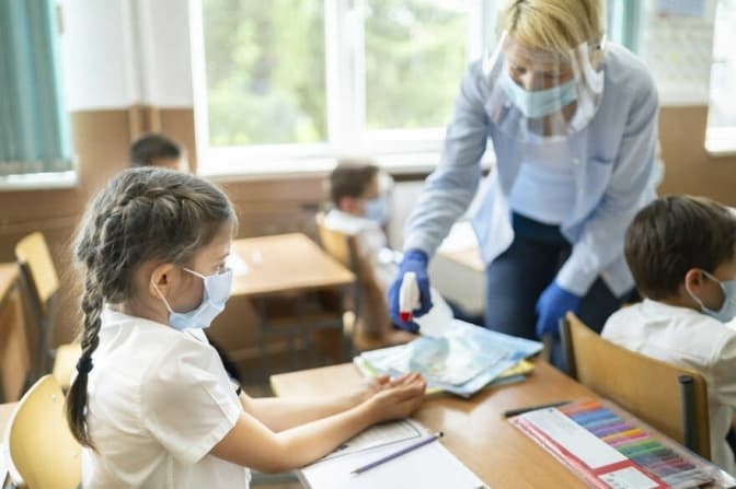 Завтра у 12 школах Львова працюватимуть пункти вакцинації