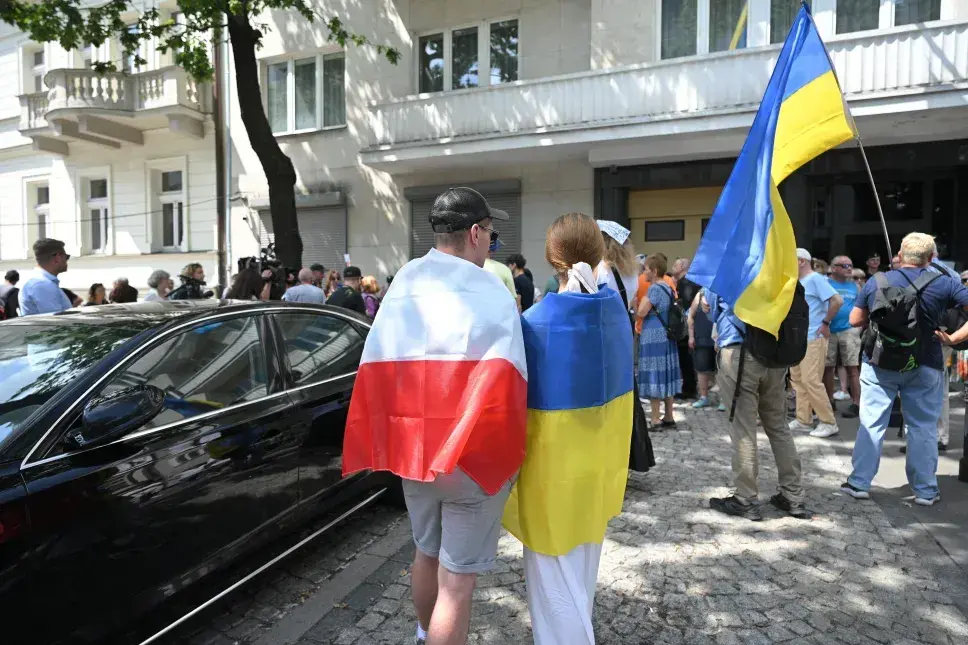"Нас не роз’єднати". В Польщі пройшли мітинги на підтримку українців