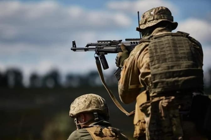 Українські воїни за добу знищили 25 дронів, гелікоптер та 370 окупантів