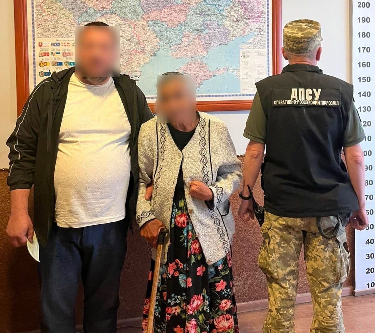 "Хотів показати 63-річній дружині інші країни": на Львівщині викрили псевдоподружжя