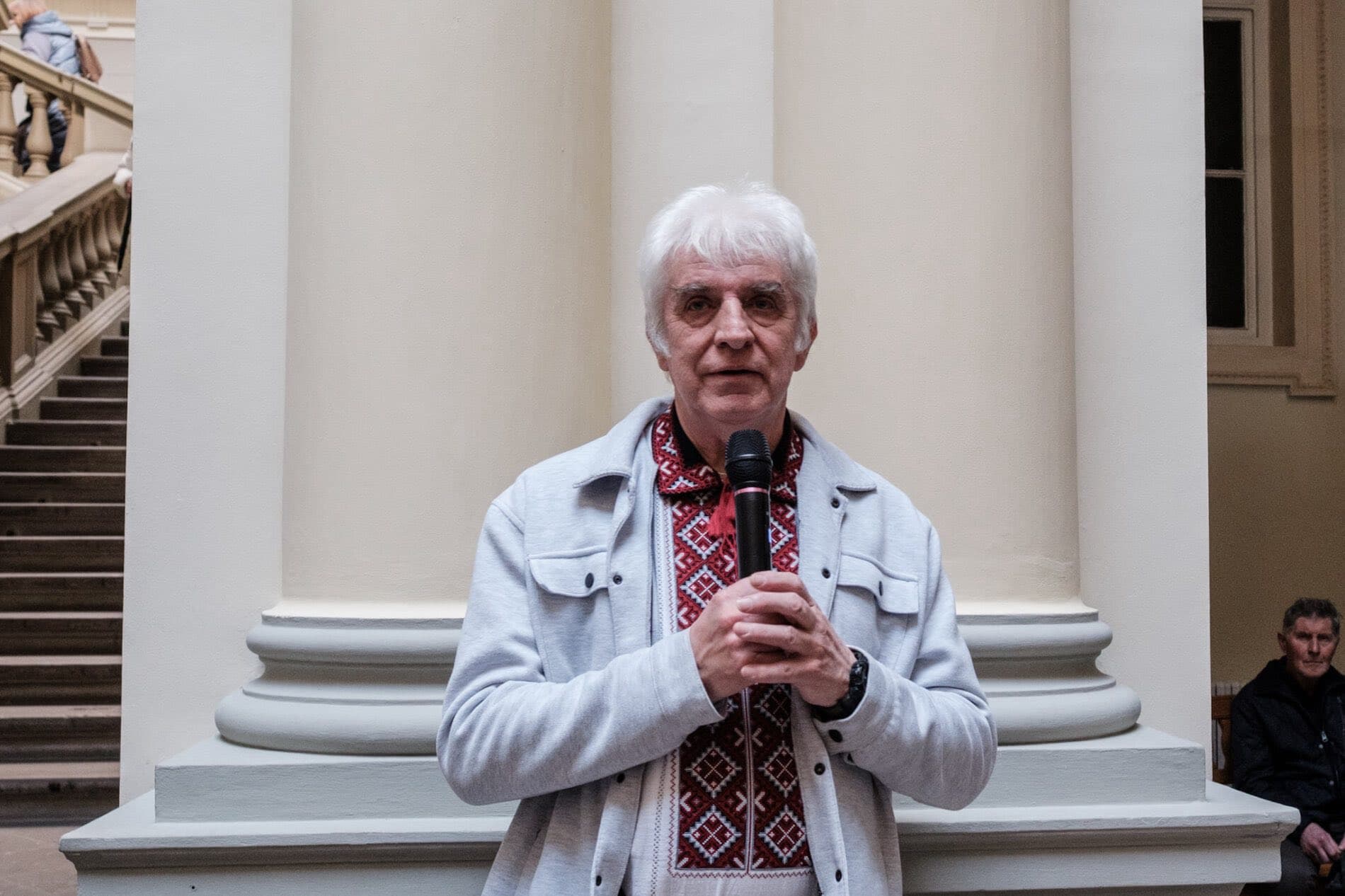Роман Яців на відкритті виставки "Виднокрай"