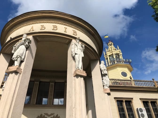 Старий термінал львівського аеропорту відновлює роботу. Фото