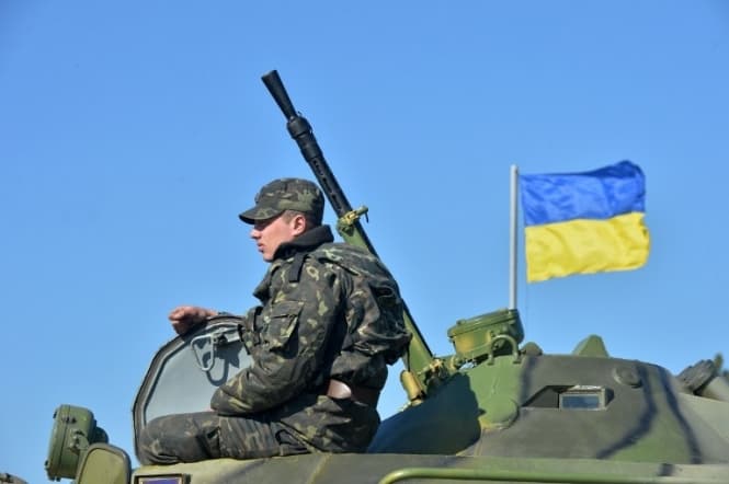 Львів’янин подарував військовим власний БТР