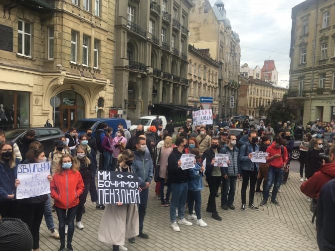 Кілька сотень львів’ян вимагали відставки міністра Арсена Авакова. Фото, відео
