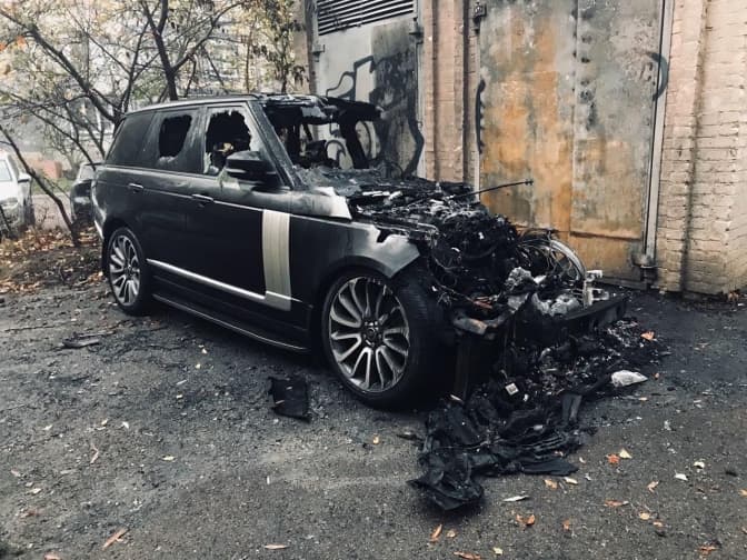 Уночі у Львові згорів автомобіль. Фото