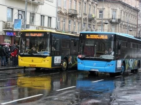 У Львові збільшили кількість додаткових автобусів з АС «Західна»
