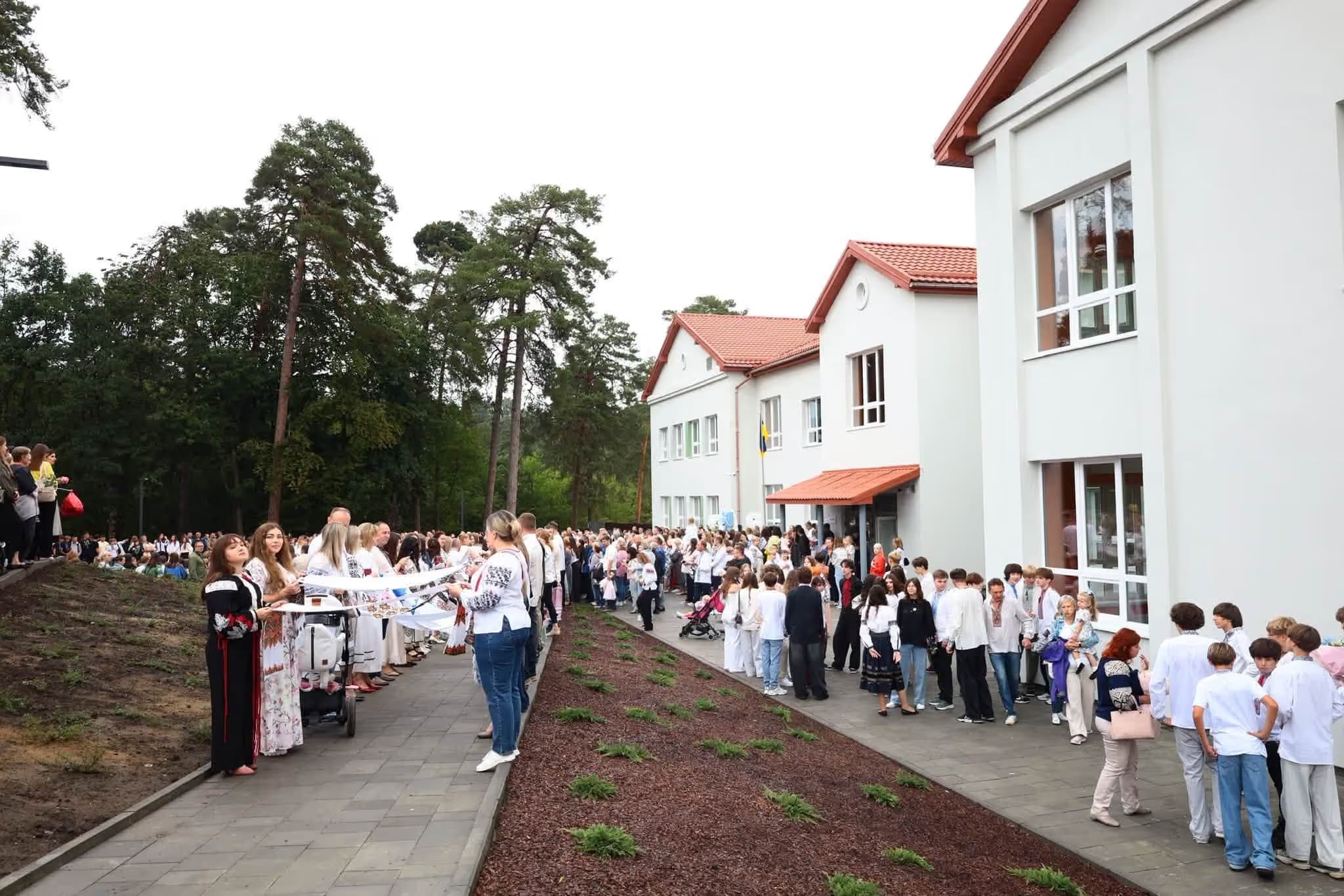 Відкриття нової школи у Брюховичах / фото: ЛМР