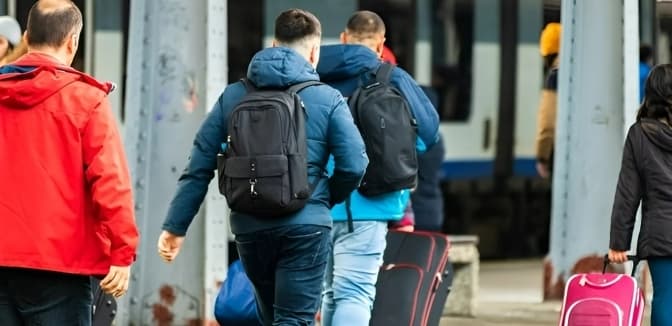 Україна готова дати роботу та бронювання чоловікам, які перебувають за кордоном
