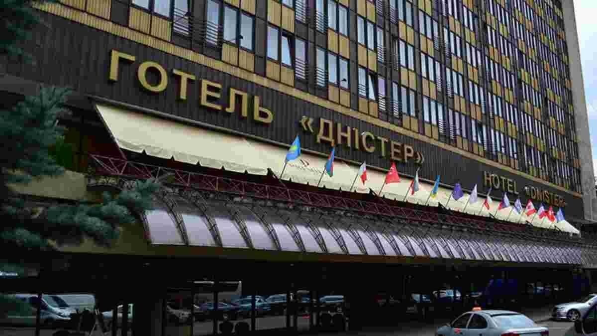 Які офіційні зарплати у львівських готелях та скільки вони платять податків