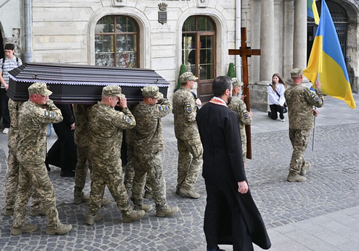 Сьогодні Львів попрощається з чотирма полеглими Героями