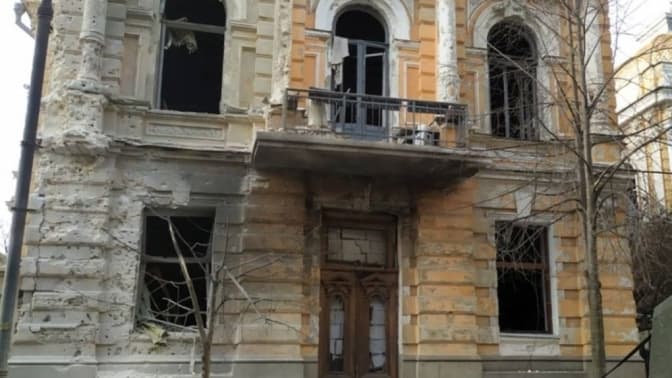 У пошкодженому шахедами Будинку письменників оголосили про благодійний збір коштів