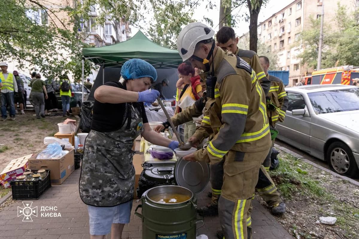 Де у Києві отримати допомогу після атаки: адреси штабів та контакти гарячих ліній