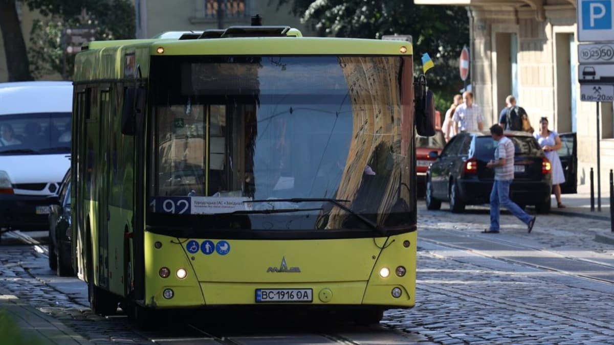 Чотири автобусні маршрути у Львові тимчасово курсуватимуть по-іншому