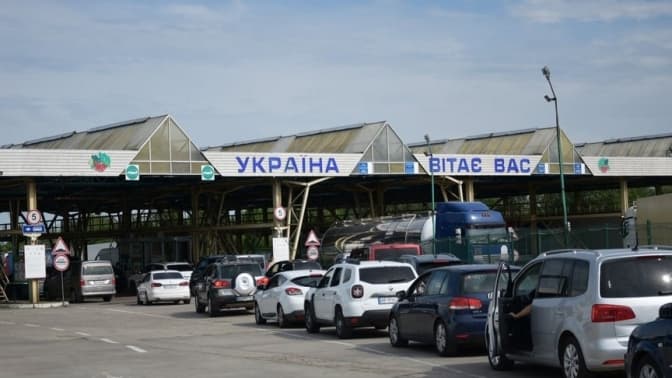 На кордоні Львівщини черги з авто: де ситуація ускладнена