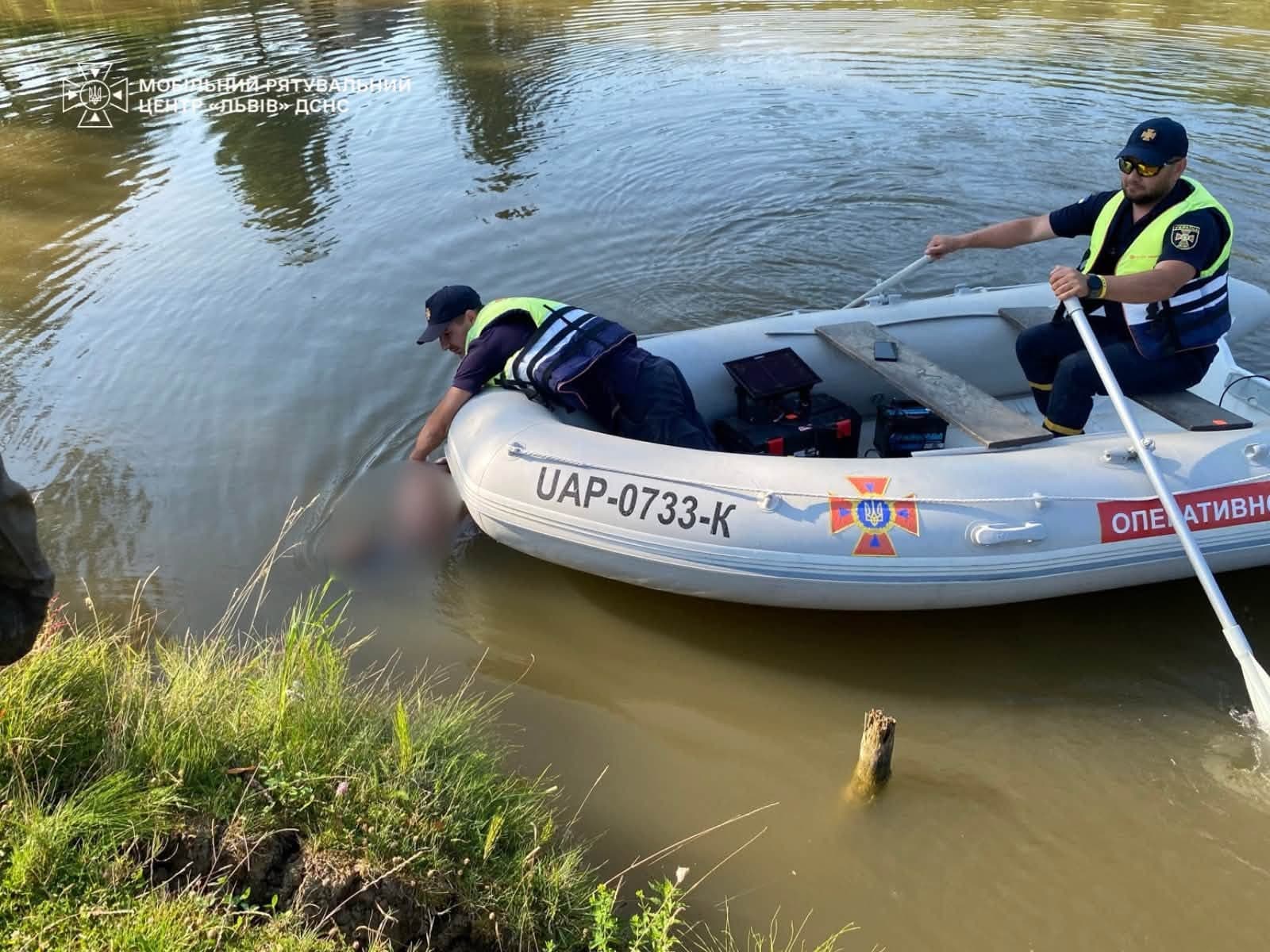 Рятувальники Центру "Львів" за добу витягли з водойм трьох потопельників