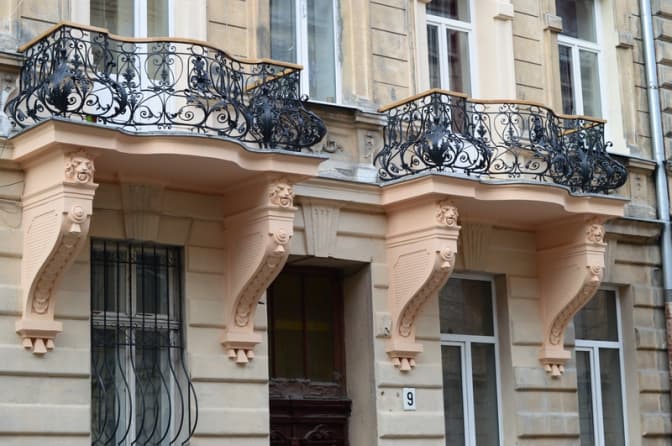 У Львові відреставрували 33 балкони