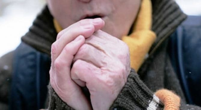 Львів’ян просять допомагати безхатькам знаходити пункти обігріву. Адреси