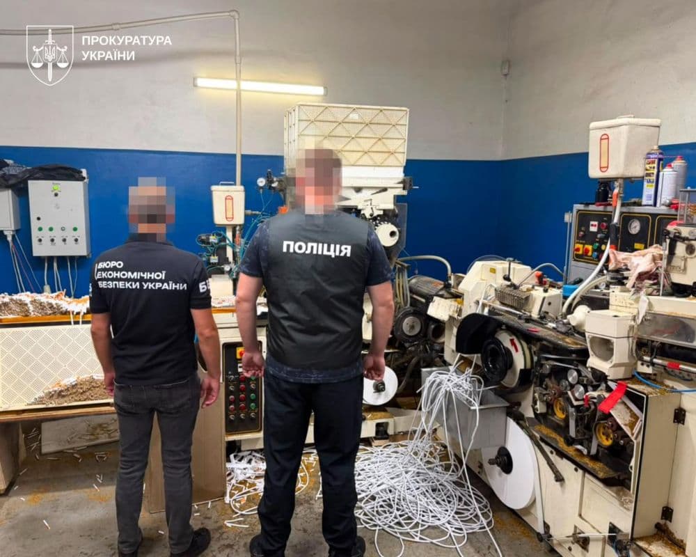 Правоохоронці припинили роботу підпільного сигаретного цеху на Львівщині і Харківщині / фото: Офіс головного прокурора