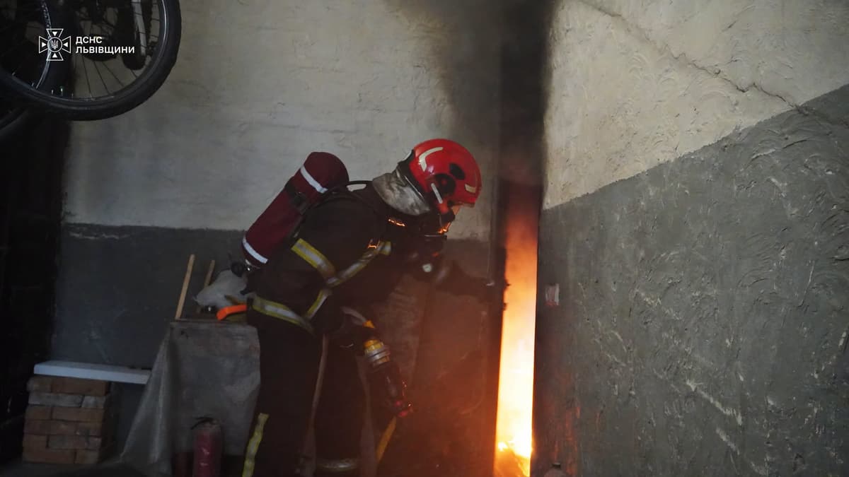 У центрі Львова сталася пожежа в підвалі житлового будинку: де саме