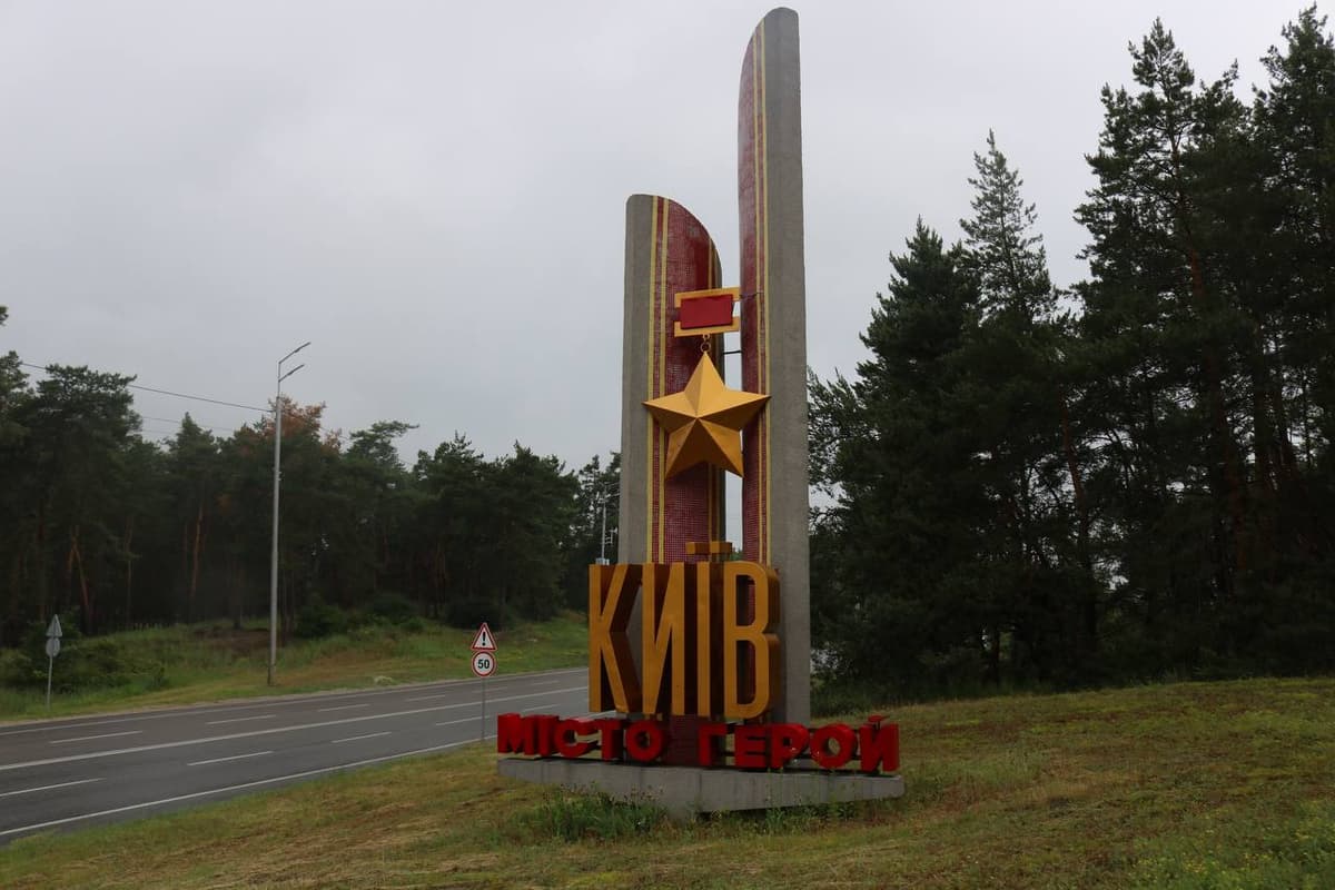 The Soviet star was dismantled from the 'Hero City' stele at the entrance to Kyiv