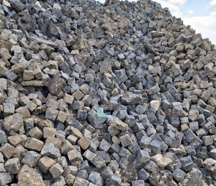 Базальтова бруківка/ фото: Ігор Зінкевич