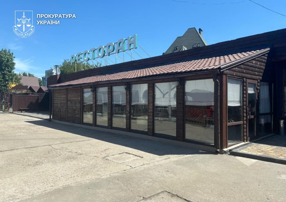 Незаконний комплекс на Осокорках знесуть: киянам повернуть вільний доступ до Дніпра