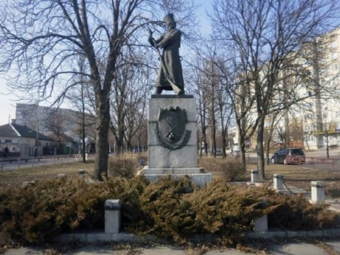 У Білій Церкві демонтували пам’ятник російському солдату