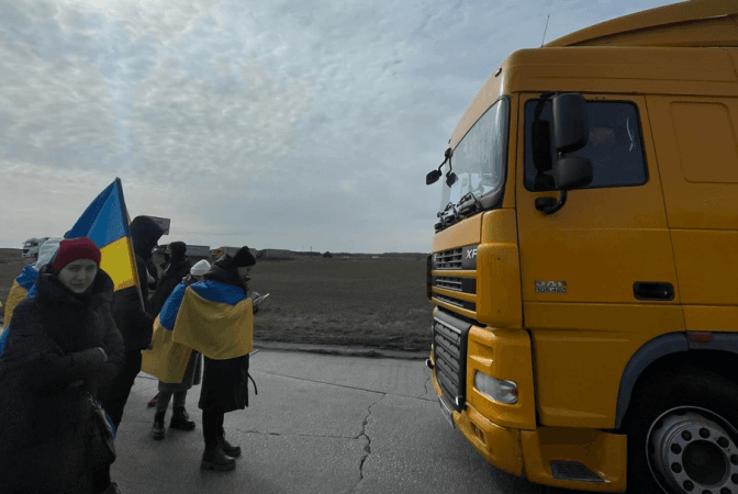 Польська поліція розігнала активістів, які блокували російські та білоруські фури