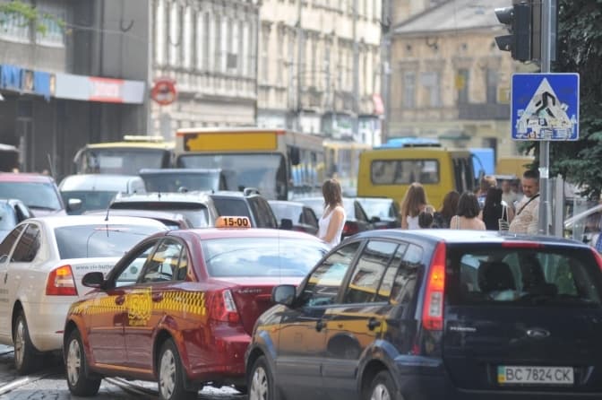 Місто коротких відстаней? Як кандидати на мера Львова вирішуватимуть транспортну проблему