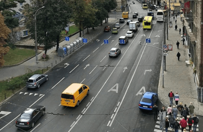 На шести вулицях Львова облаштують виділені смуги громадського транспорту. Мапа