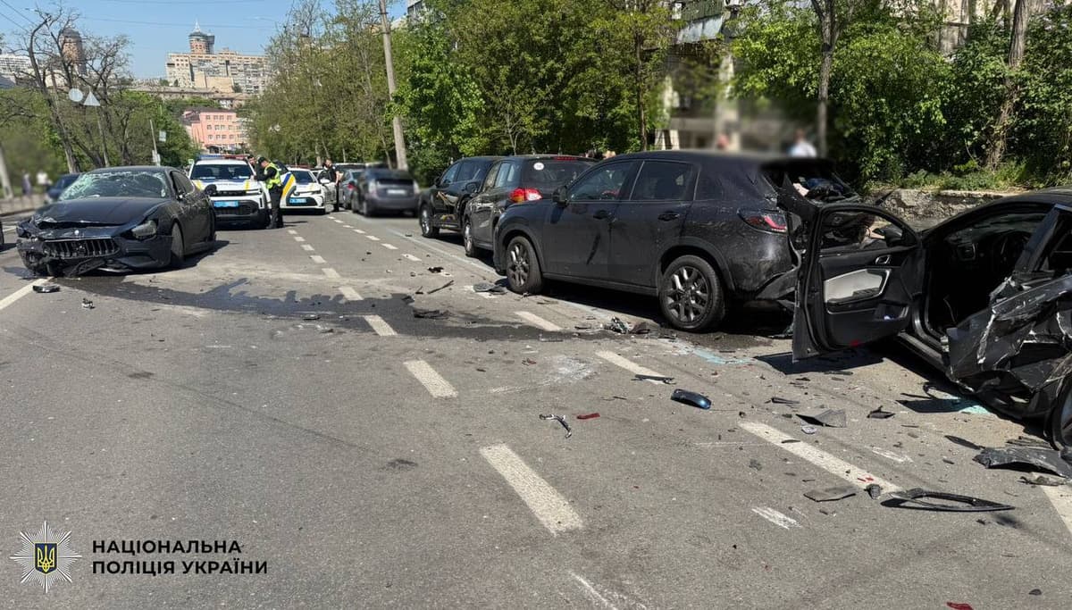 Протаранив три авто та тікав від патрульних: з’явилися подробиці затримання водія Maserati на Печерську