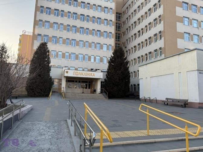 Скільки заробляють лікарі в одній з поліклінік Львова