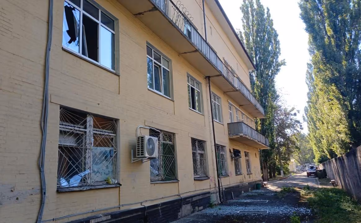 Після атаки в Солом’янському районі призупинили роботу дитячої лікарні: чи відновлять її