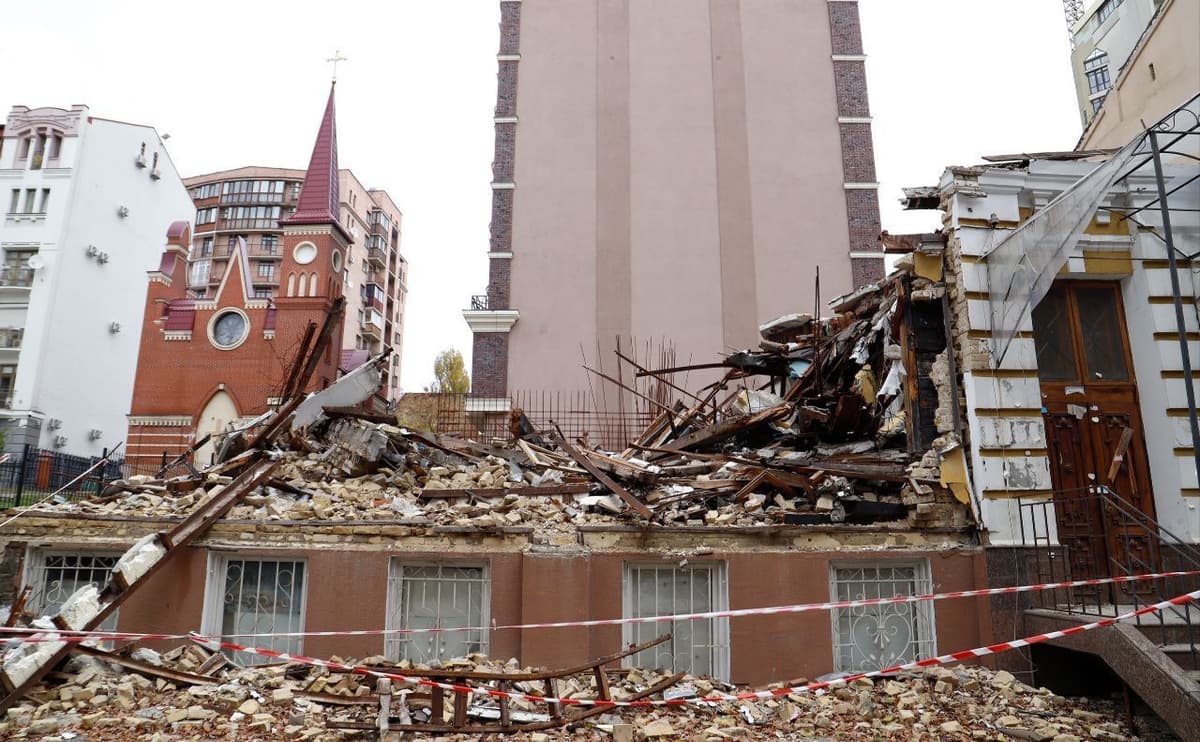 "1700 гривень — і можна зносити?" Чому в Києві руйнується частина памʼяток, хто за це відповідає і як їх захистити