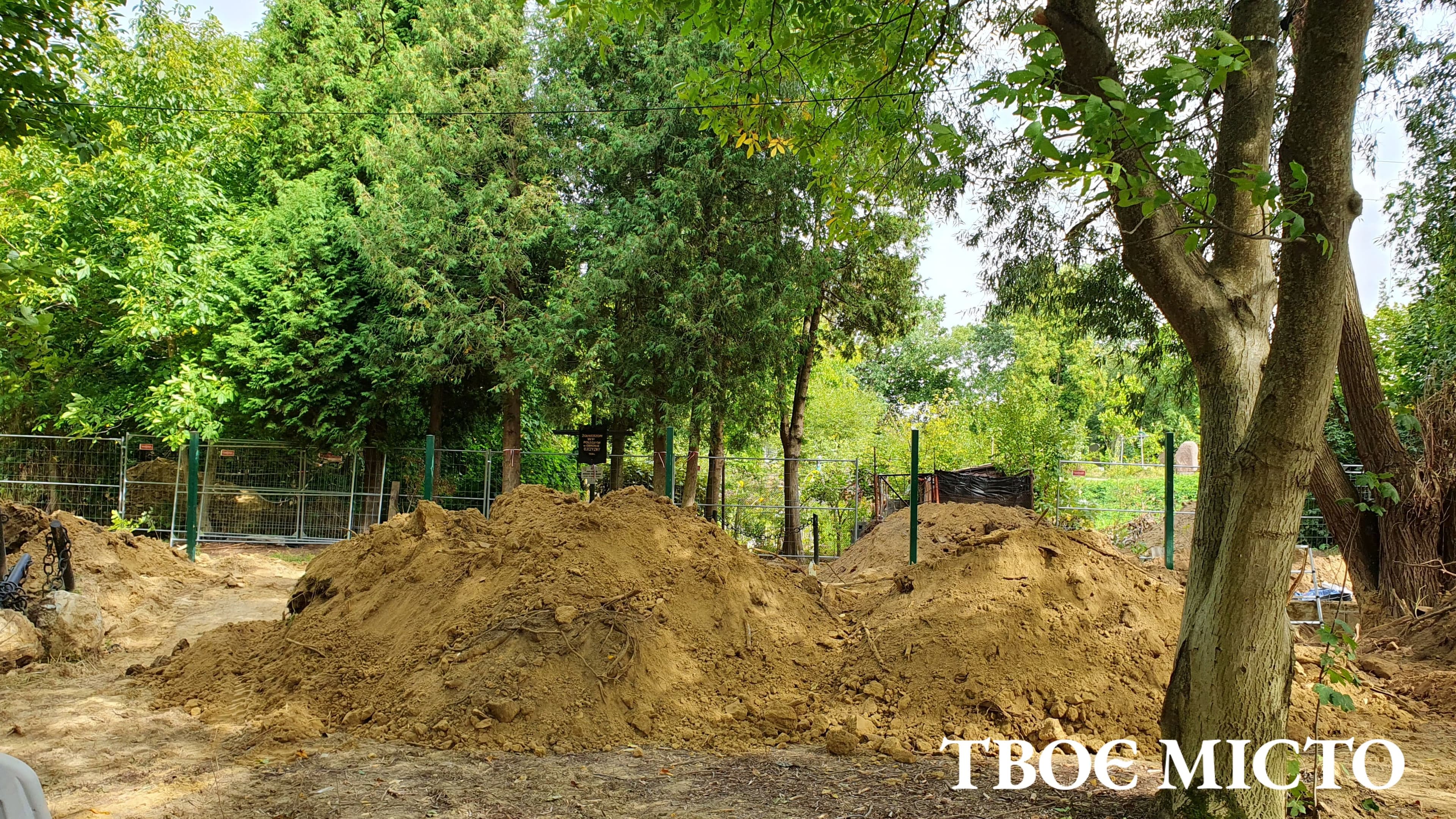 Ексгумаційні роботи на старому Голосківському кладовищі / фото: Твоє місто