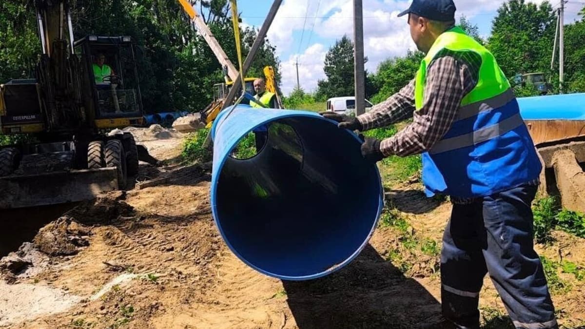 Масштабний ремонт на мільйони: поблизу Бартатова оновлюють ключовий водогін до Львова