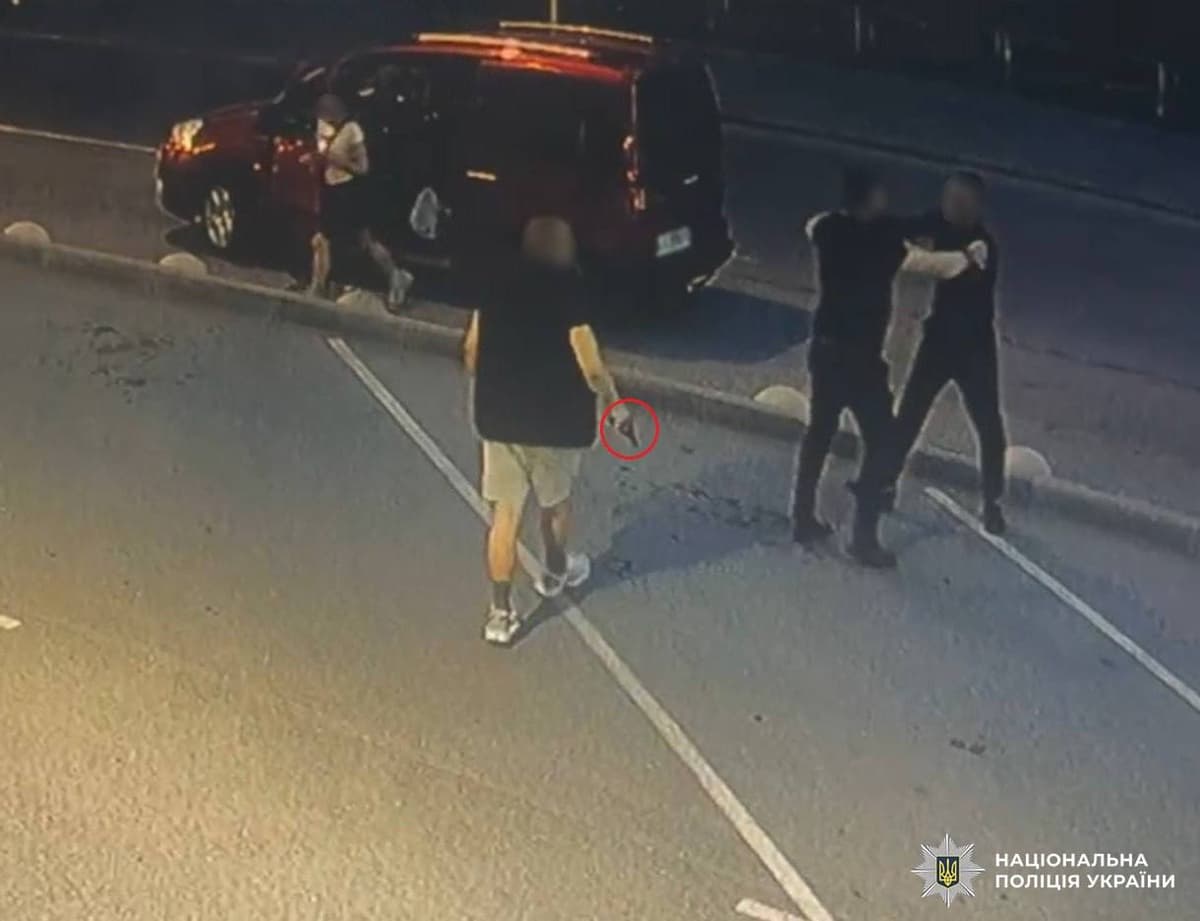 На Оболоні конфлікт закінчився стріляниною: поліція затримала озброєного порушника