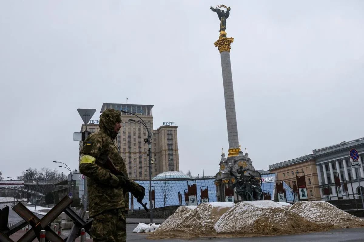 У Києві спростували фейки про "термінову оборону": загрози наступу на столицю наразі немає