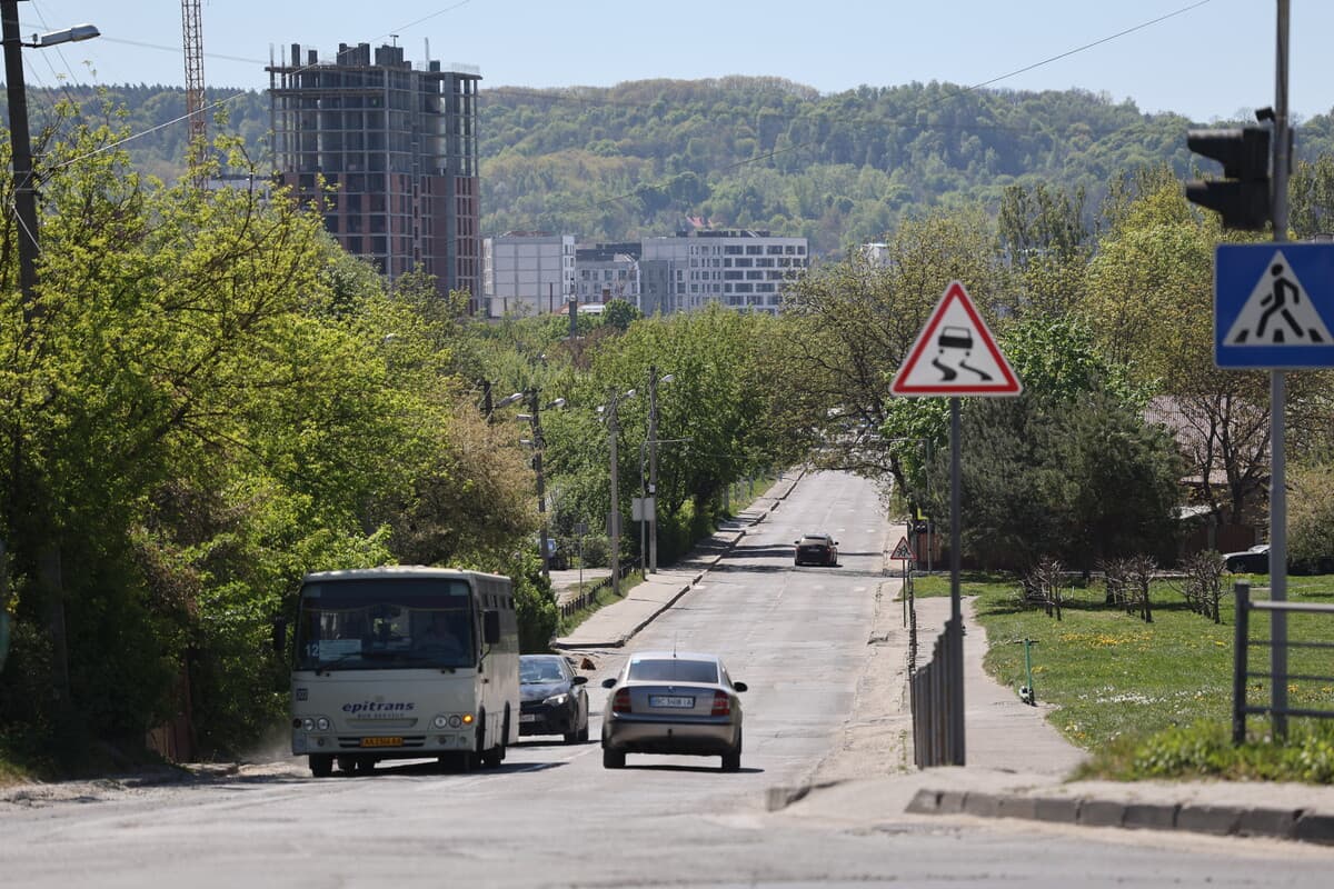 4 смуги, велодоріжки та озеленення: у Львові оновлюють одну з ключових магістралей