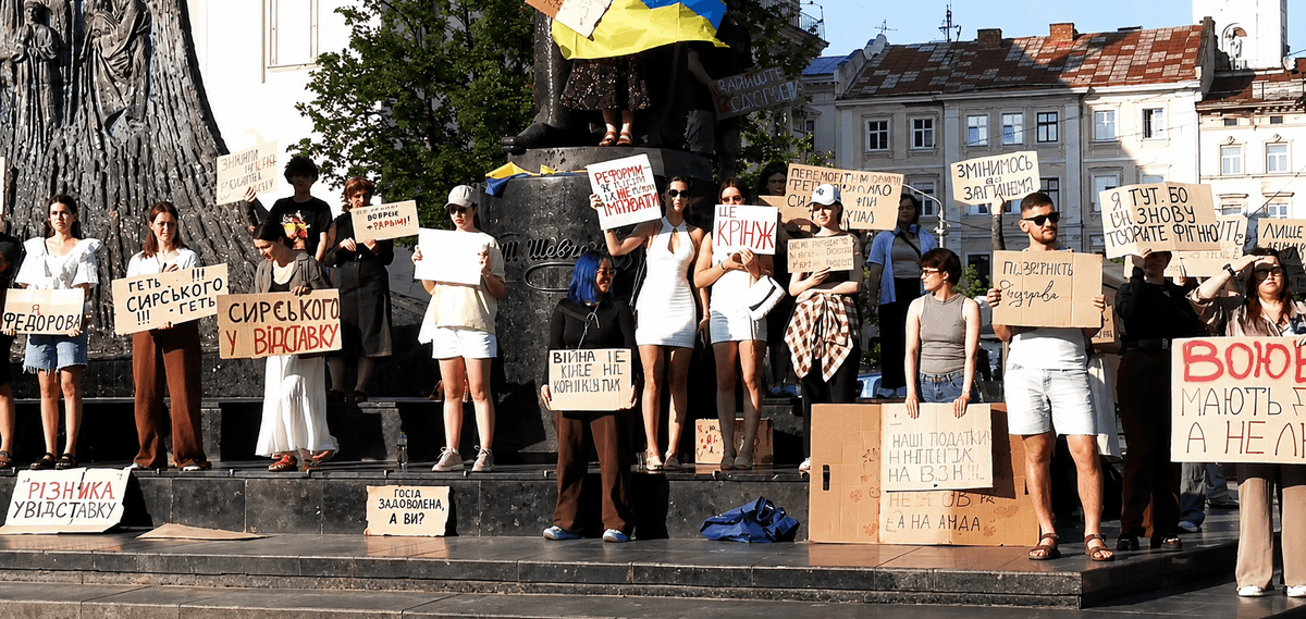 У центрі Львова вдруге вийшли на протест через відставку міністра оборони Федорова
