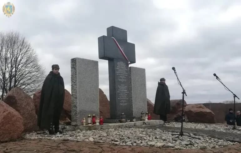 У Гуті Пеняцькій шукатимуть місця поховань, кого оштрафували за запуск феєрверків та хто винен, що у Львові досі падають балкони. Ключове за 7 червня