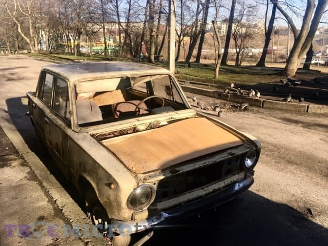 До кінця травня планують прибрати з вулиць Львова усі покинуті авто
