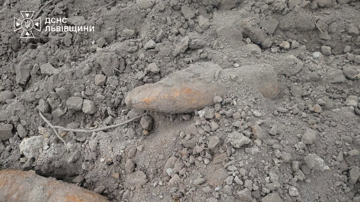 Отримав травми через вибух снаряда часів Другої світової війни: на Львівщині госпіталізували чоловіка